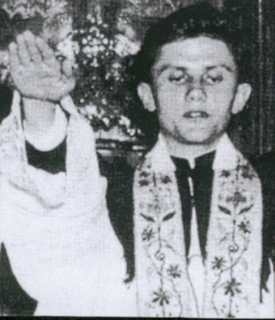 Ratzinger fa il saluto Romano (?)